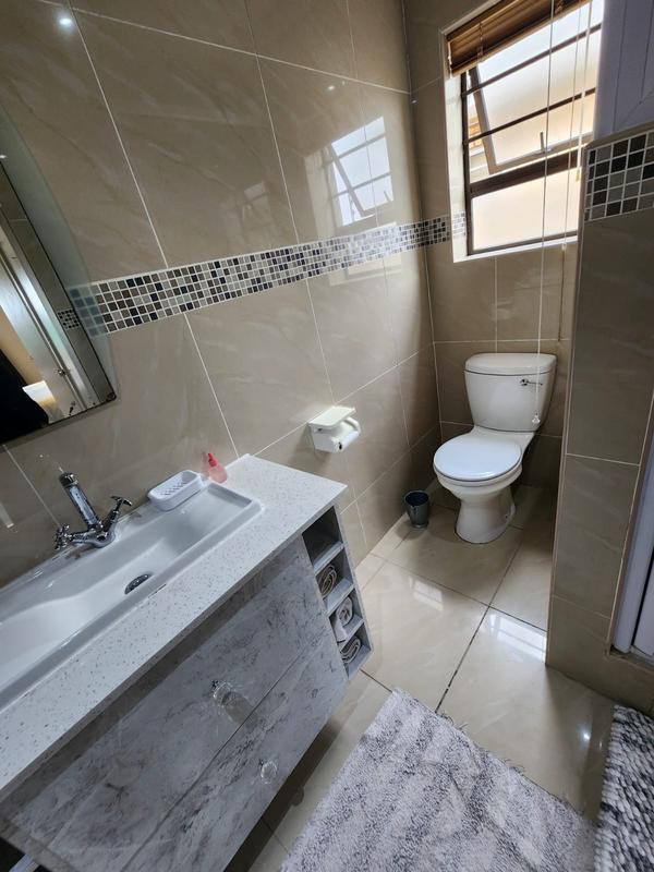 To Let 4 Bedroom Property for Rent in Parsonsvlei Eastern Cape